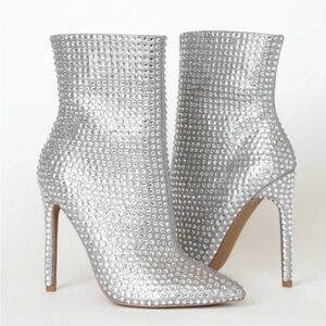Steve Madden “Winnings” Silver Studded Ankle Boots W 10M